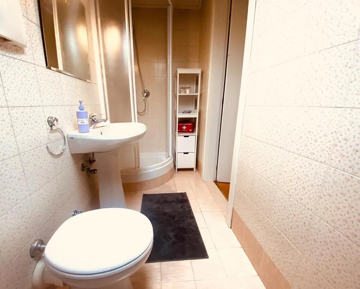 Comfortable Home 6 Min From Central Station Milan Apartment